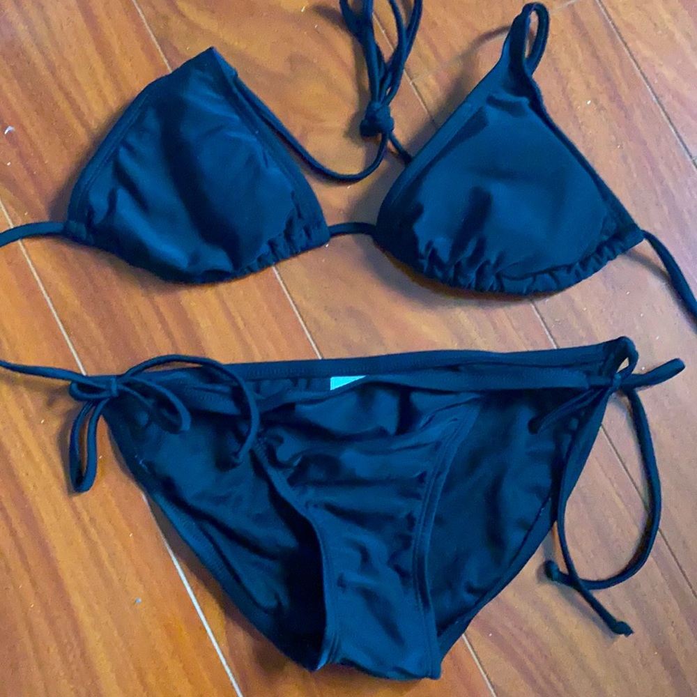 Basic black bikini